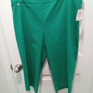 Kate Park Women's 2X Green Capri Pants With Pull On Waist NWT